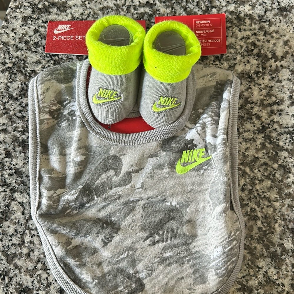 Newborn Nike Bib and Sock set